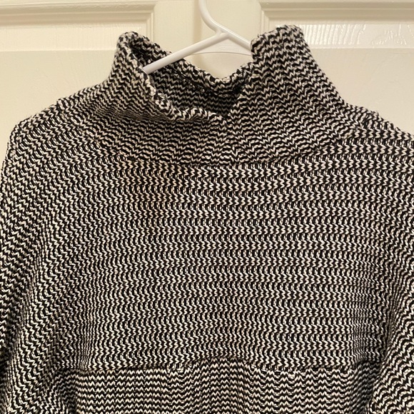 Black and white sweater size M - Picture 5 of 5